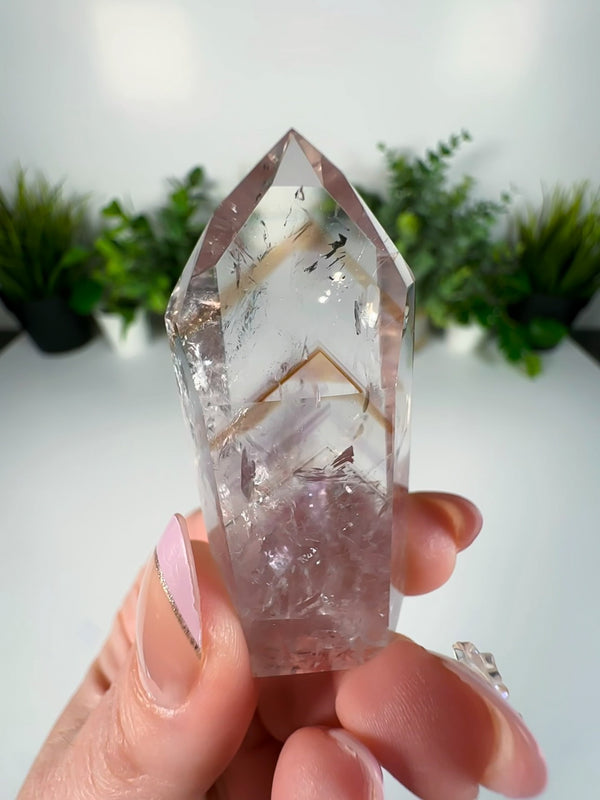 Amethyst Tower with UV Reactive Powellite Phantoms from Cordeiros, Bahia, Brazil