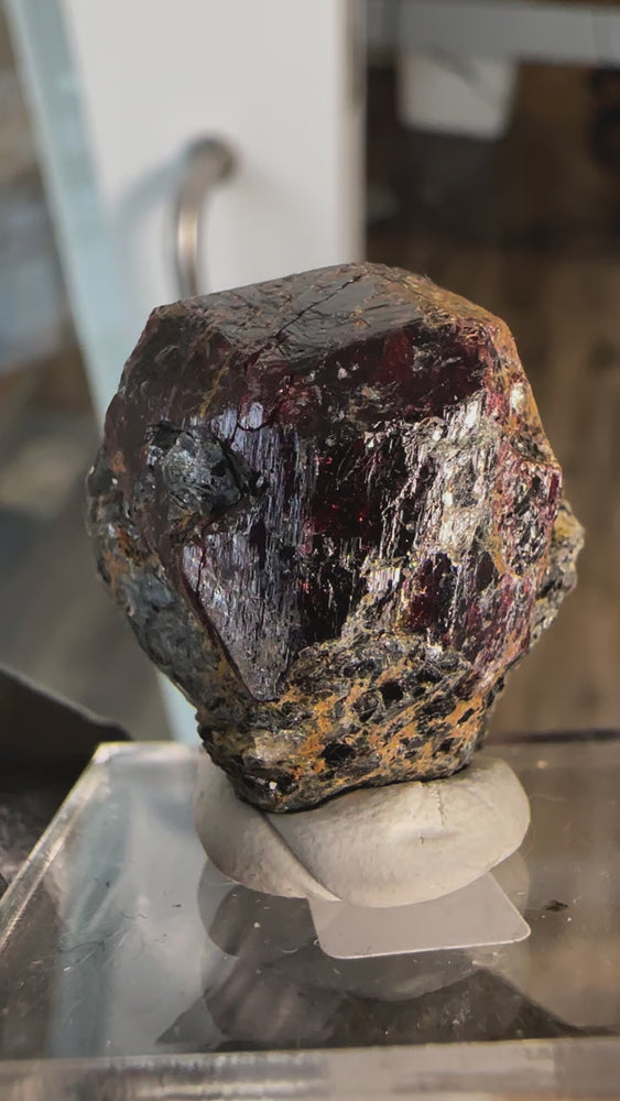 
            
                Load and play video in Gallery viewer, Gemmy Garnet Specimen From River Valley Mine, Ontario #2
            
        