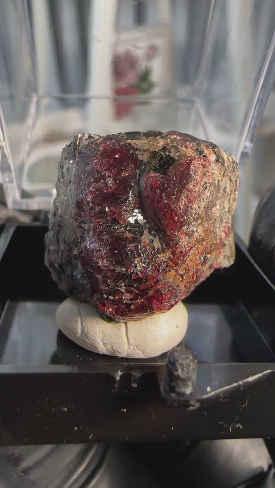 
            
                Load and play video in Gallery viewer, Gemmy Garnet Specimen From River Valley Mine, Ontario #6
            
        