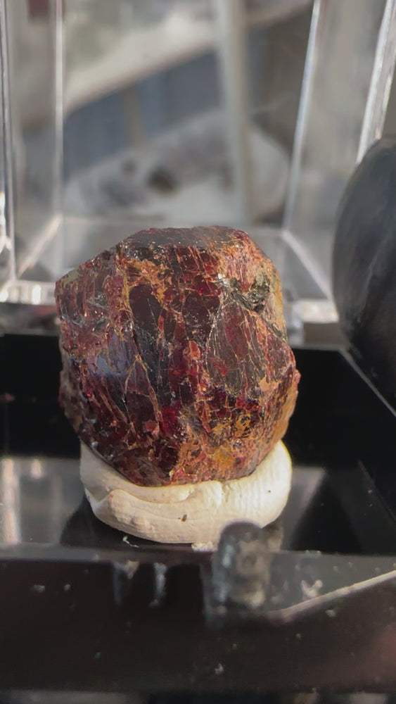 
            
                Load and play video in Gallery viewer, Gemmy Garnet Specimen From River Valley Mine, Ontario #8
            
        